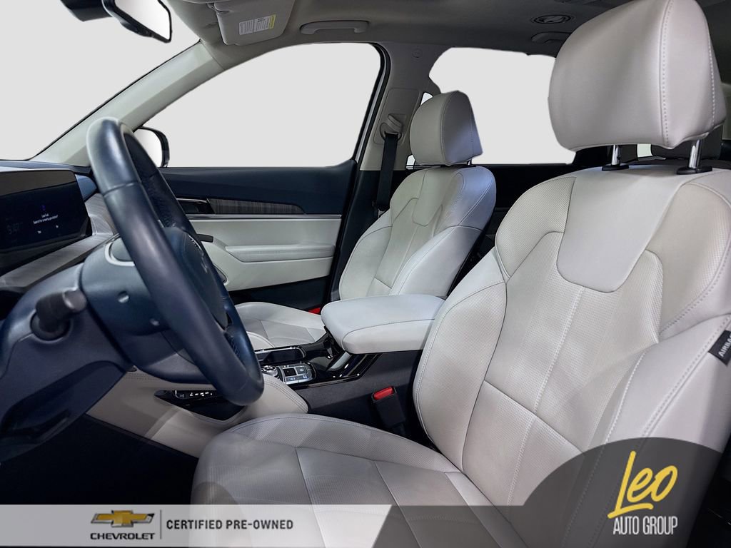 Used 2024 Kia Telluride EX w/ EX Captain's Chair Package image 24