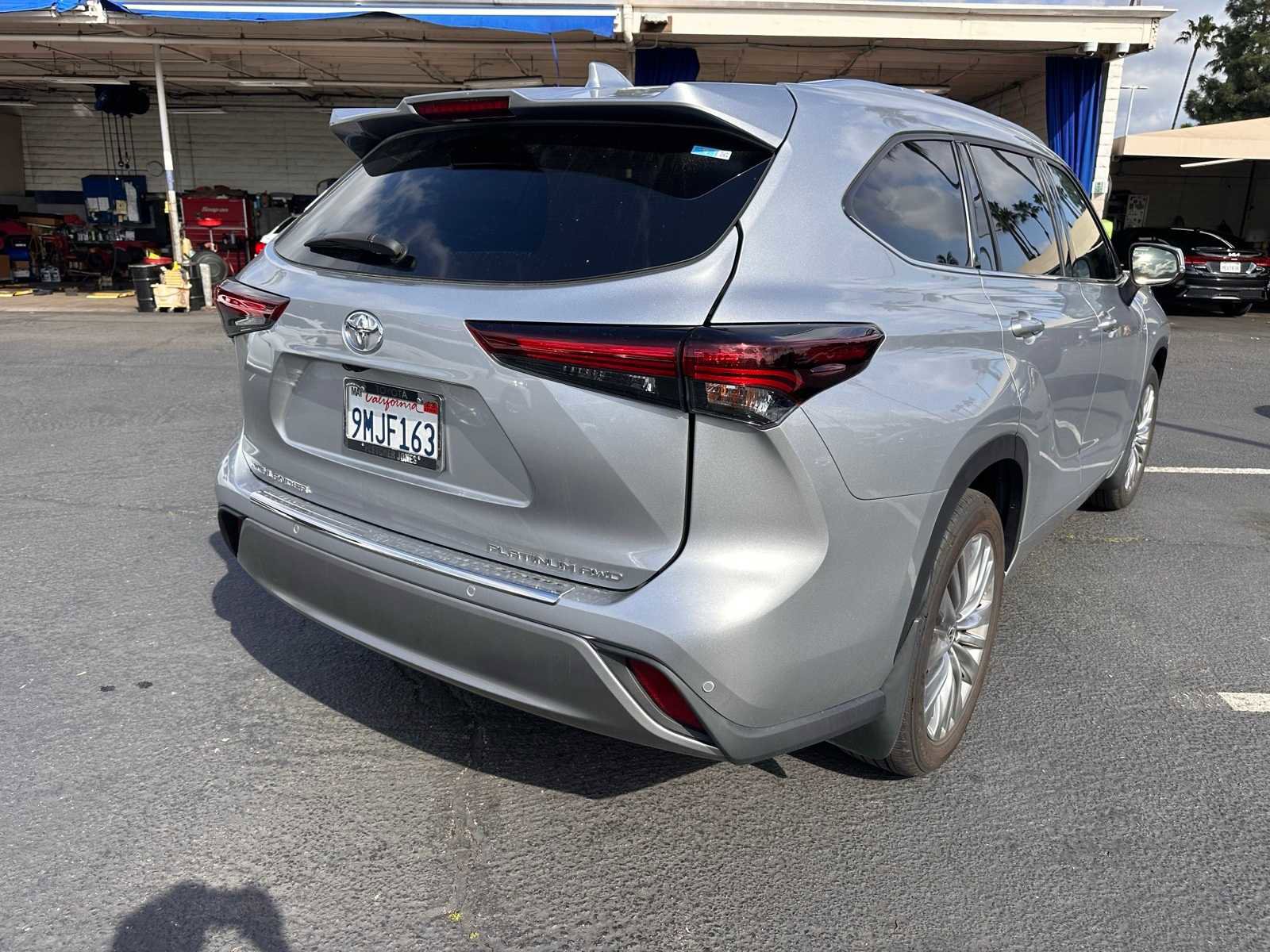 Used 2024 Toyota Highlander Platinum image 5