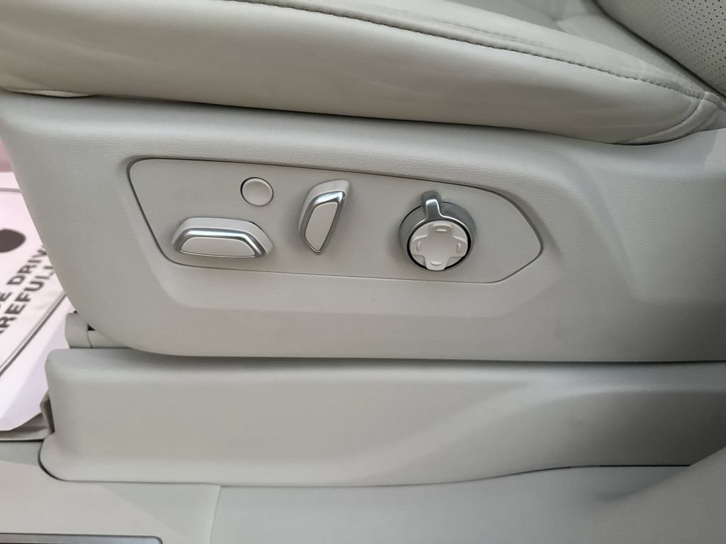 Used 2025 Cadillac Escalade Premium Luxury Platinum w/ LPO, Floor Liner Package AWD/4WD image 14