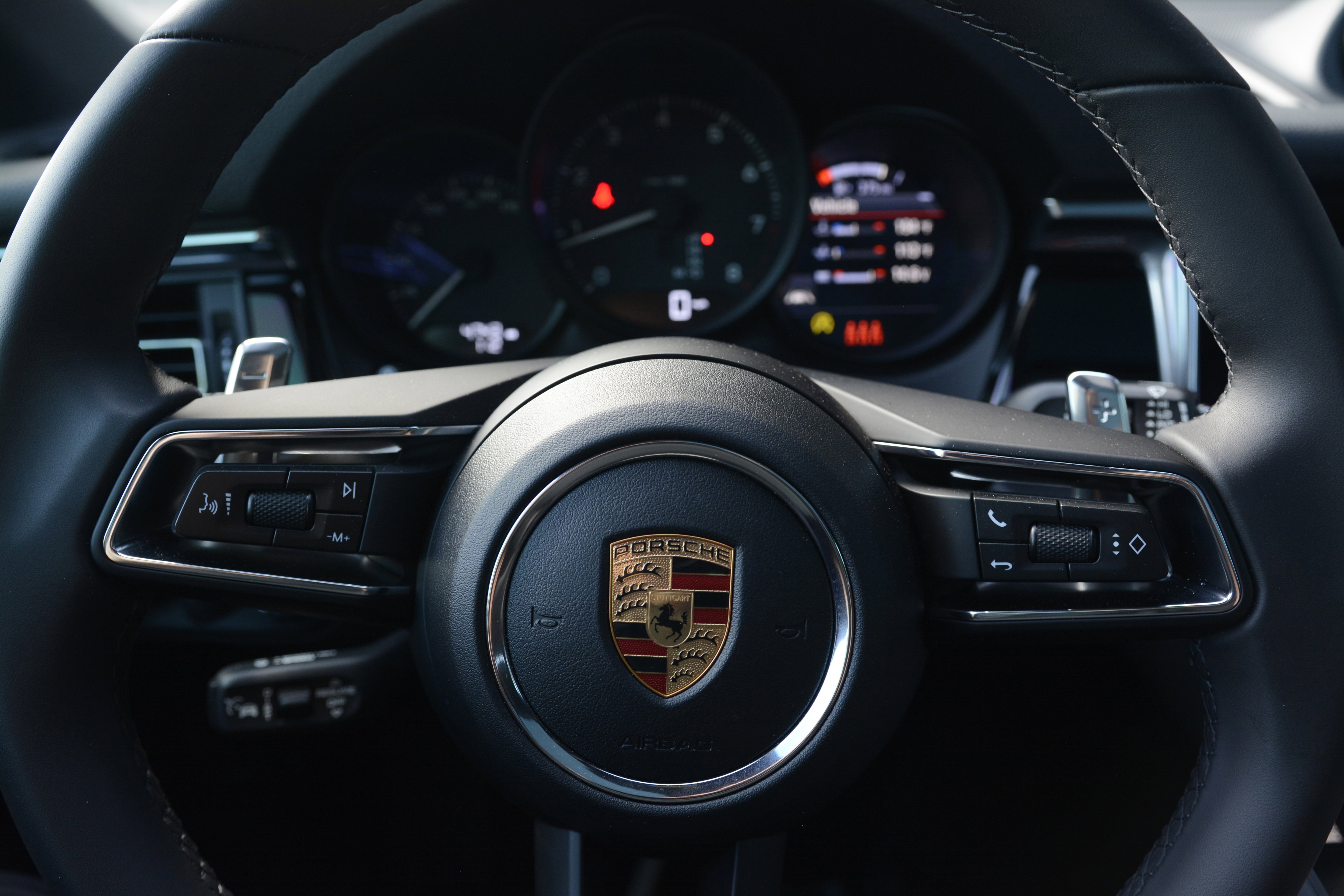 Certified 2026 Porsche Macan AWD/4WD image 16