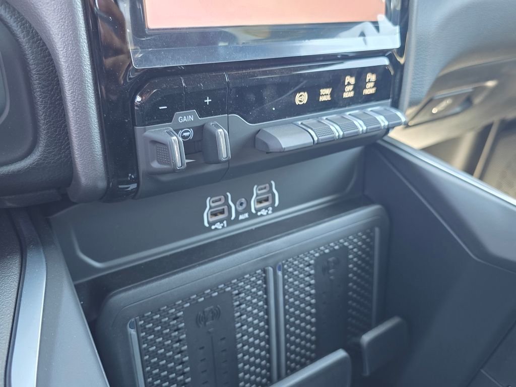 New 2026 RAM 2500 Big Horn AWD/4WD image 17