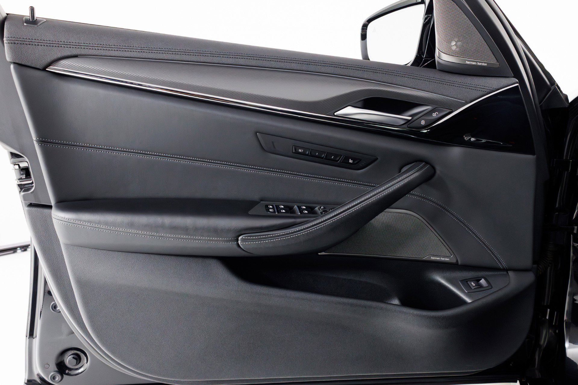 Used 2023 BMW M5 w/ Executive Package image 29