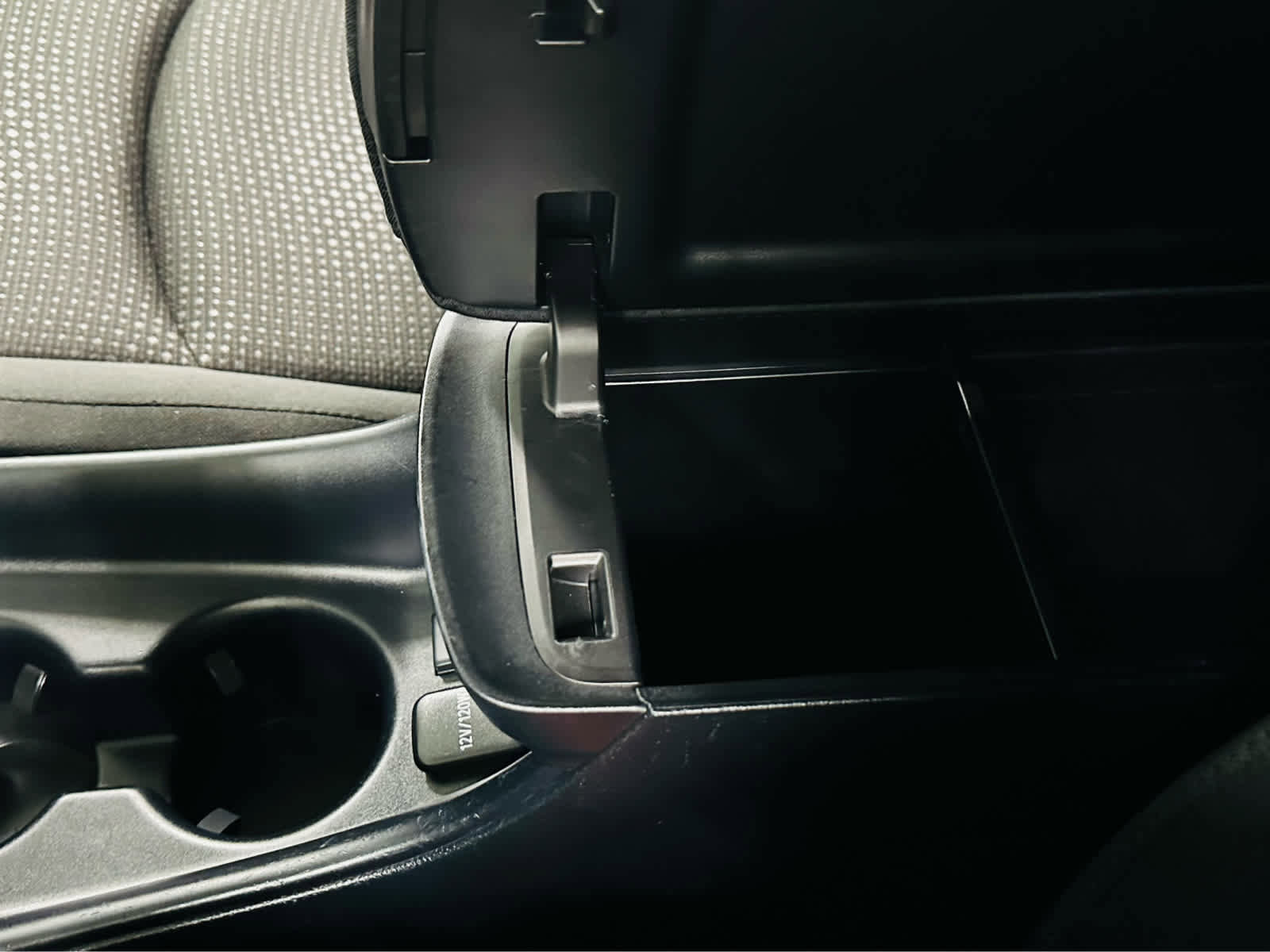 Used 2019 Toyota Prius LE image 18