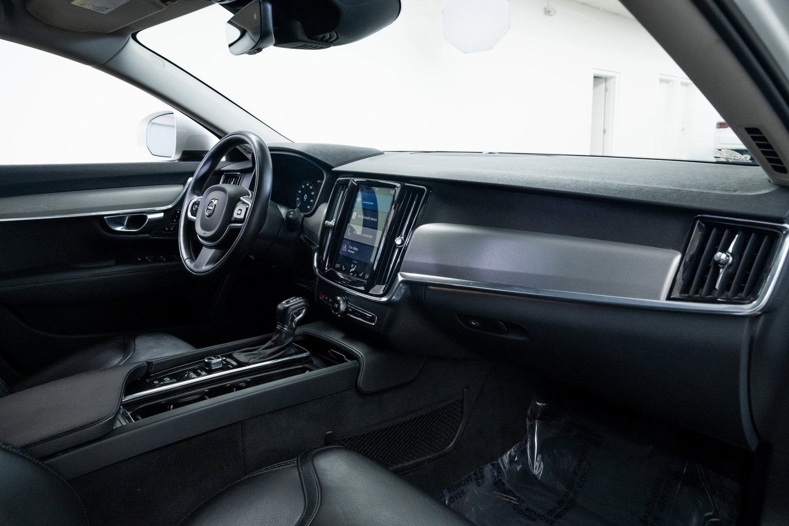 Used 2017 Volvo V90 T6 Cross Country image 25