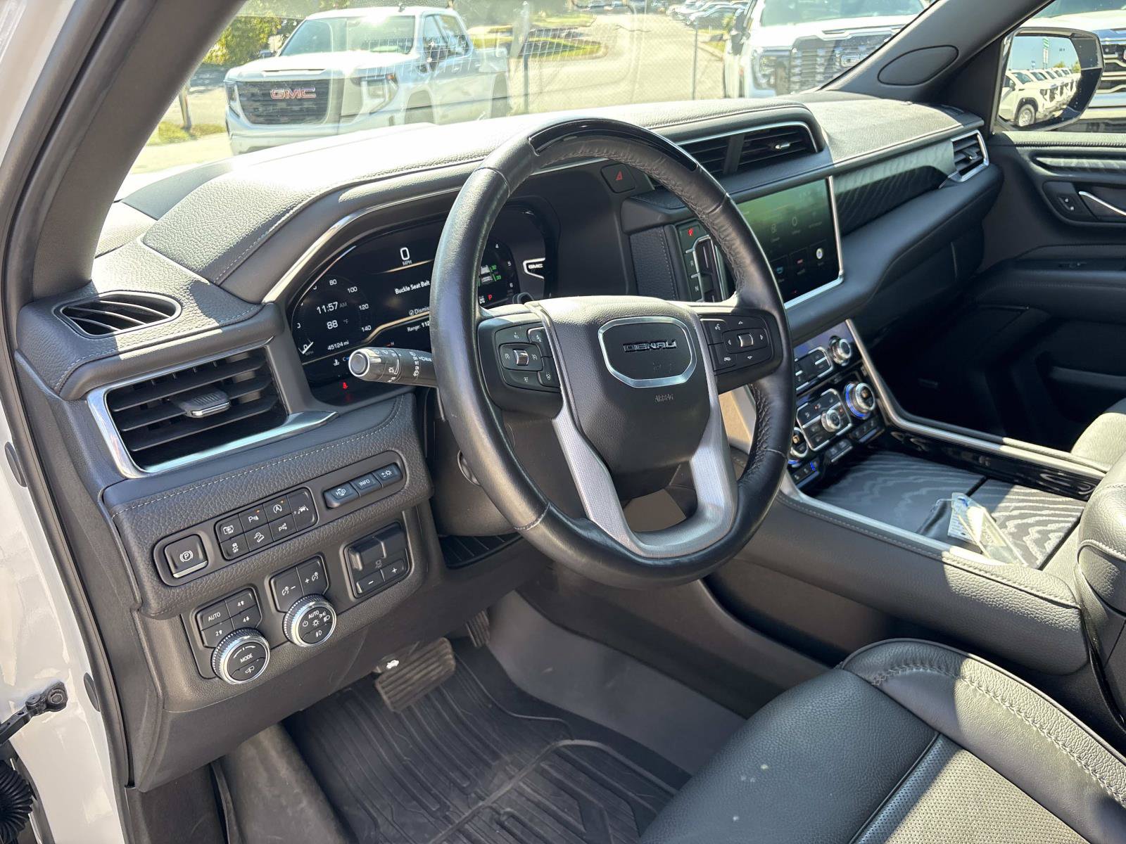Used 2024 GMC Yukon XL Denali w/ Advanced Technology Package AWD/4WD image 17