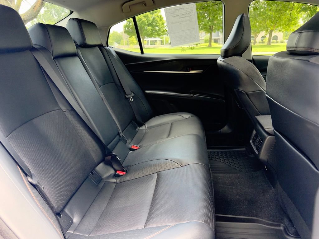 Used 2025 Toyota Camry XLE AWD/4WD image 31