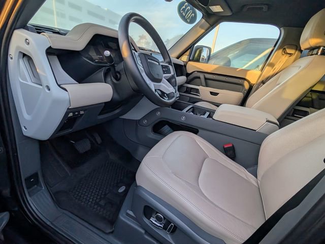 Used 2023 Land Rover Defender 130 SE image 6