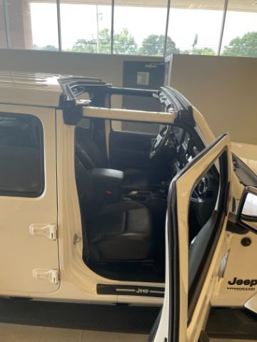 Used 2021 Jeep Wrangler Unlimited Sahara AWD/4WD image 9