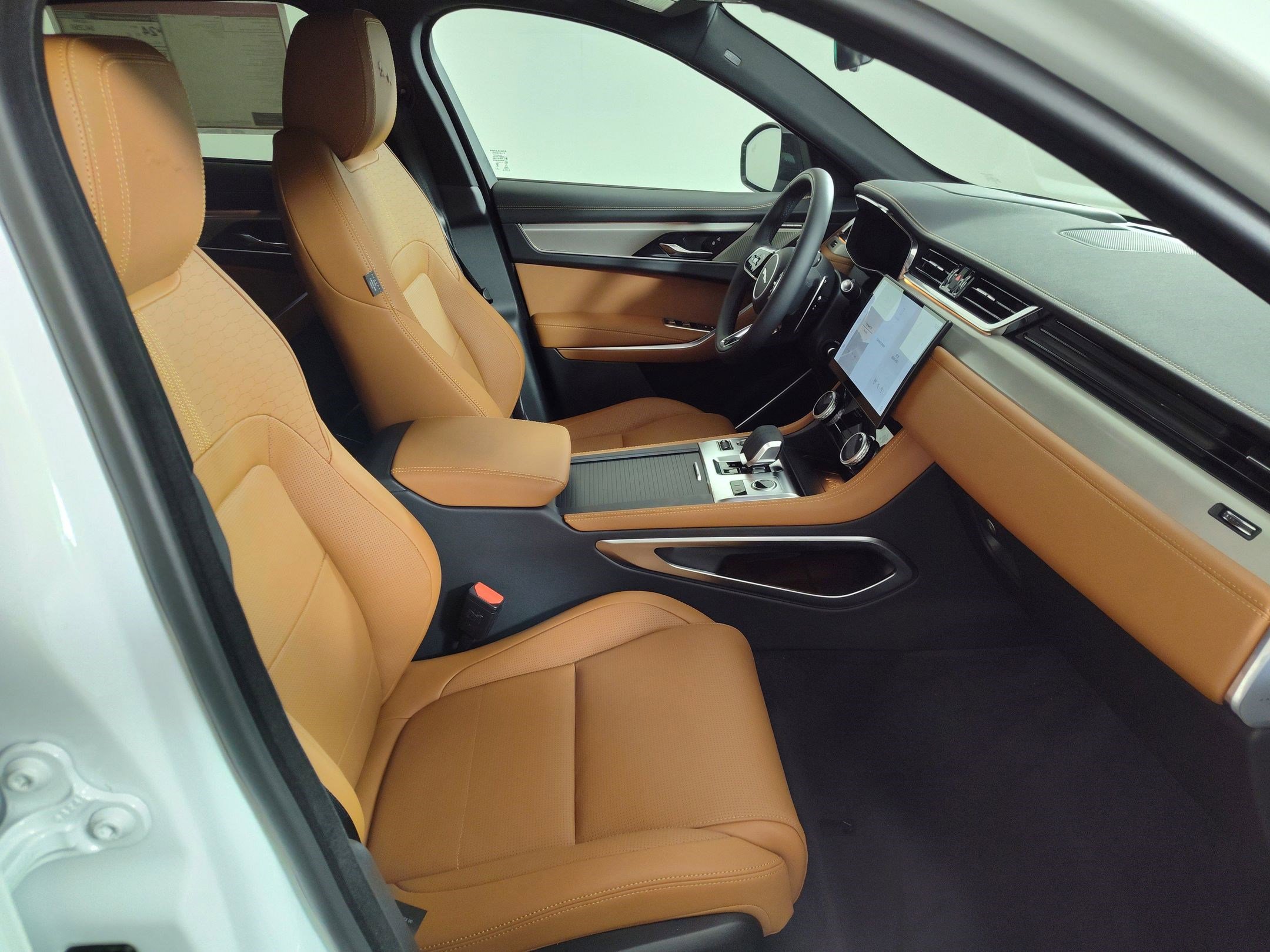 Used 2026 Jaguar F-PACE R-Dynamic S image 17