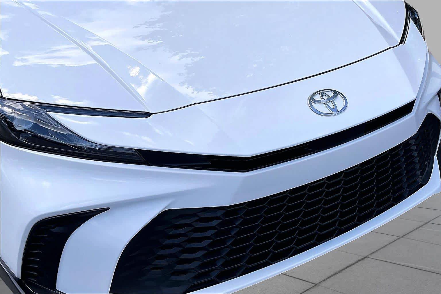 Used 2026 Toyota Camry SE w/ Convenience Package FWD image 29