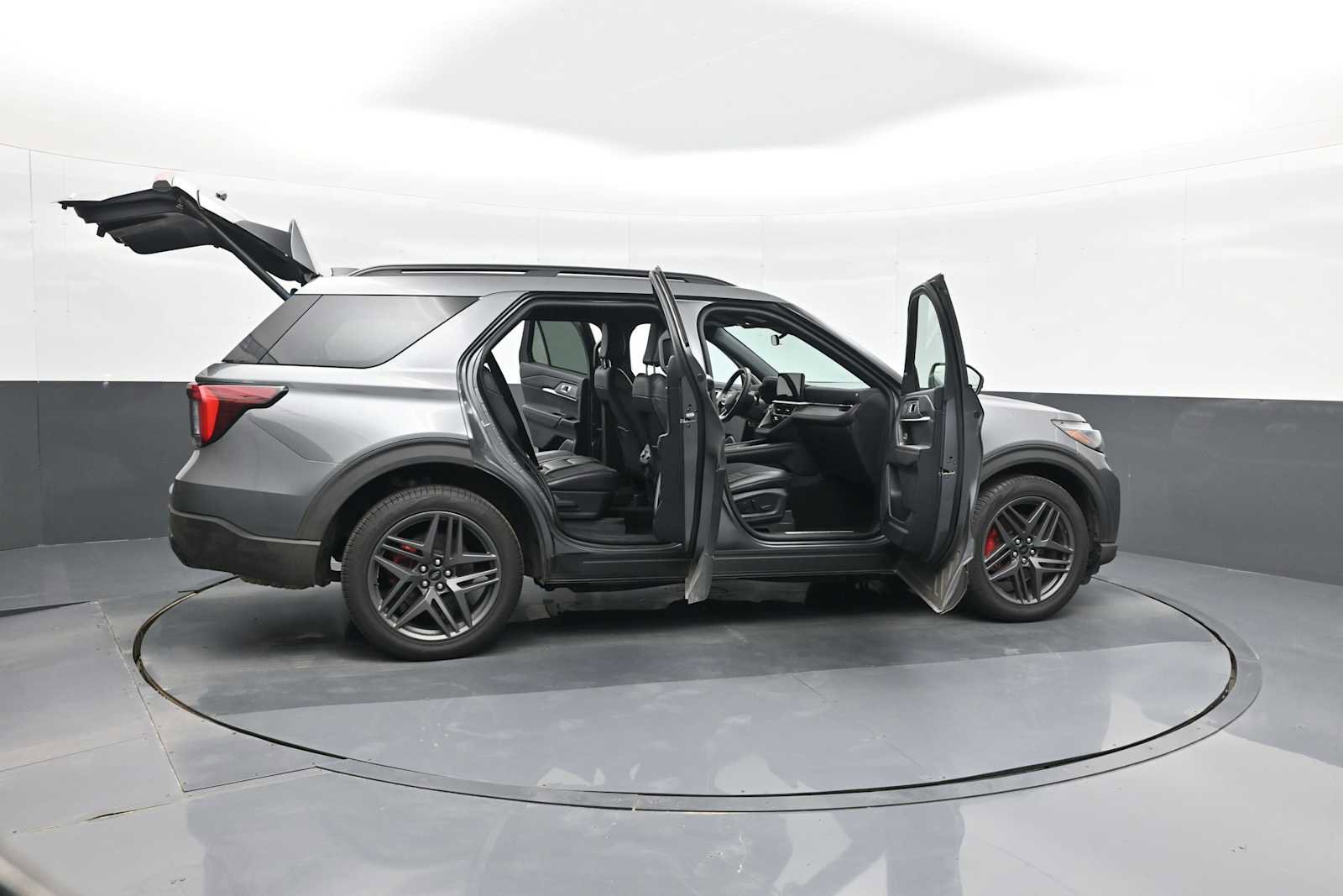 Used 2025 Ford Explorer ST-Line w/ ST-Line Street Pack image 39