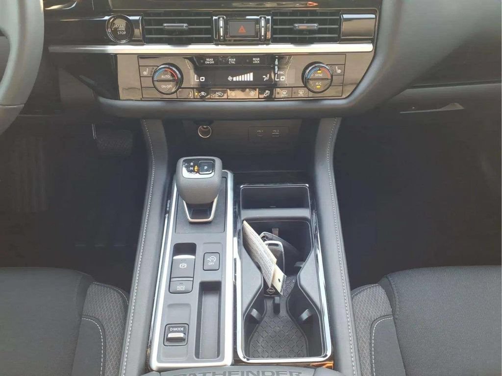 Used 2025 Nissan Pathfinder SV FWD image 10