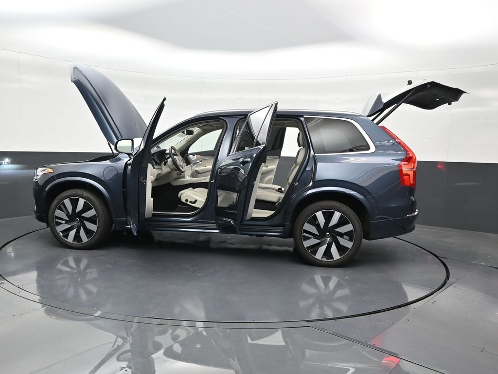 Used 2025 Volvo XC90 T8 Ultra w/ Lounge Package image 32