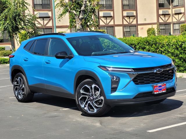 Used 2025 Chevrolet Trax RS w/ Driver Confidence Package FWD image 2