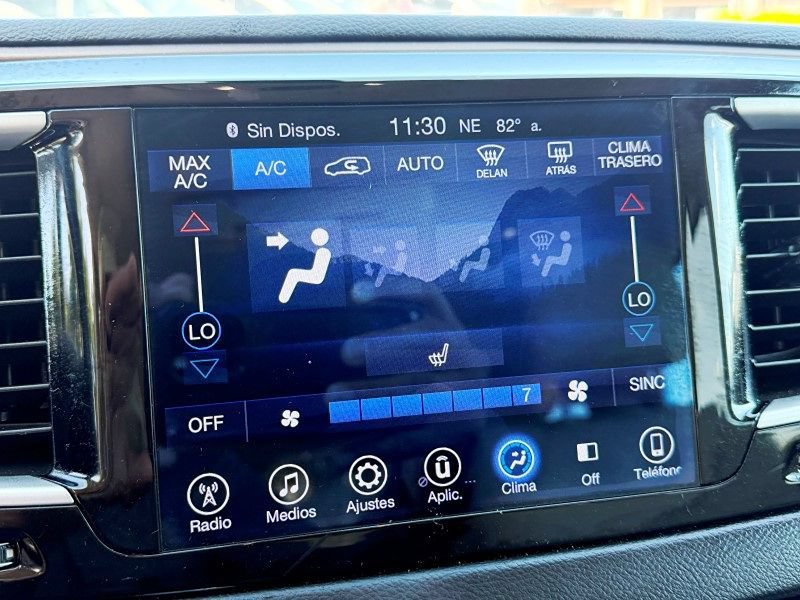 Used 2017 Chrysler Pacifica Touring-L FWD image 24