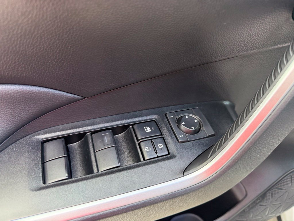 Used 2025 Toyota RAV4 LE AWD/4WD image 15