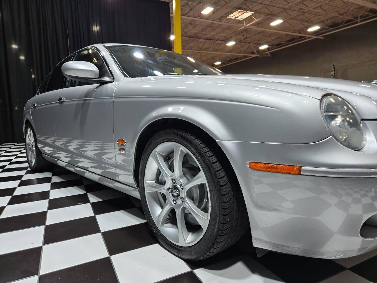Used 2005 Jaguar S-TYPE R RWD image 36