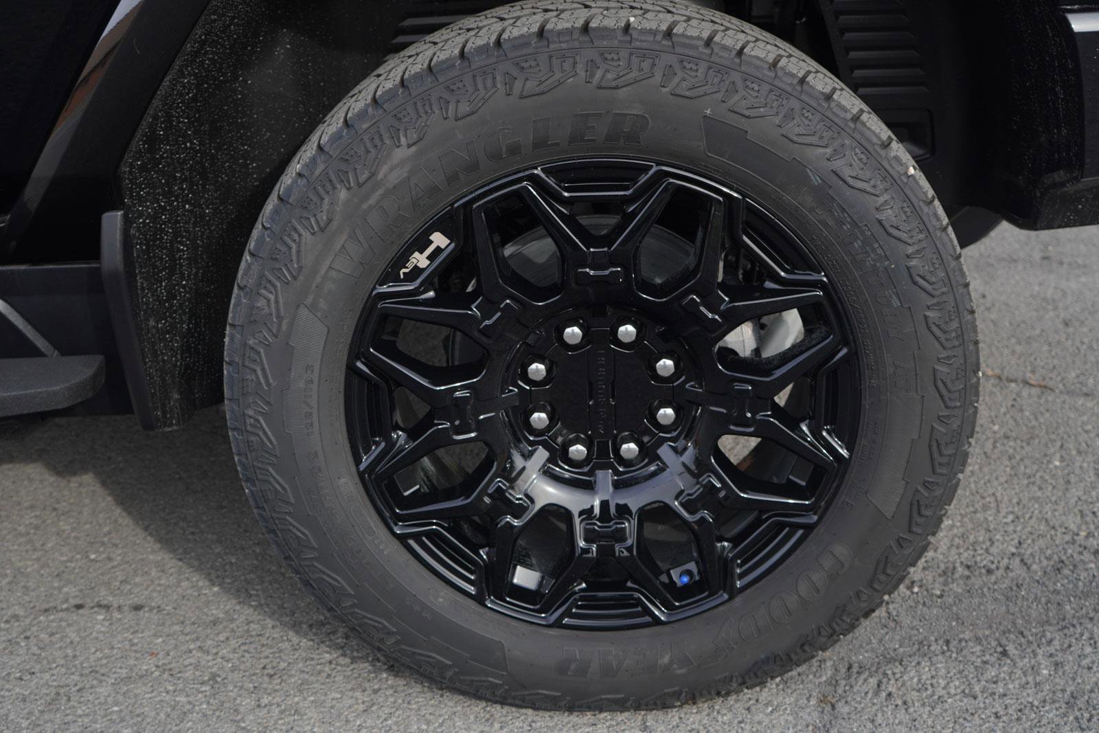 New 2026 GMC Hummer EV 4x4 Crew Cab image 13