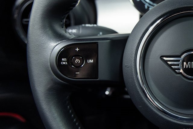 Used 2023 MINI Cooper 2-Door Hardtop w/ Signature Upholstery Package image 15