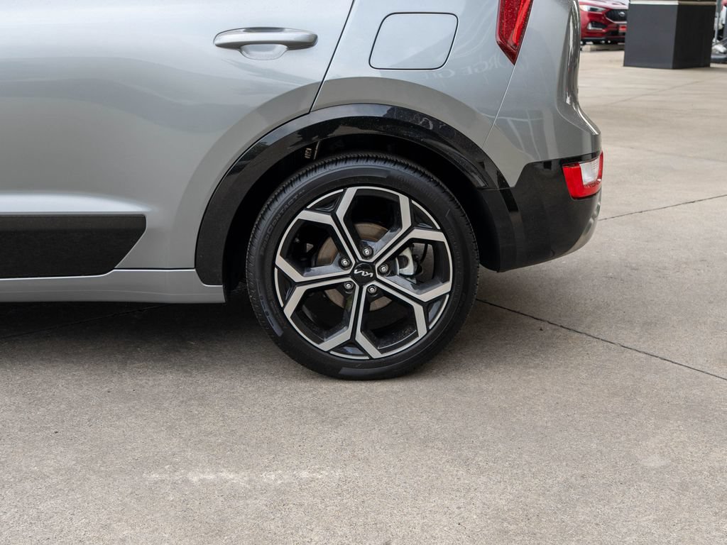 Certified 2024 Kia Niro EX Touring FWD image 29