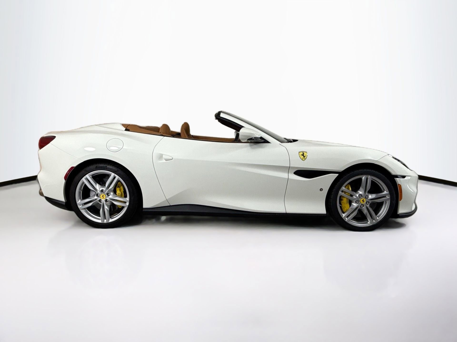 Certified 2022 Ferrari Portofino M image 31