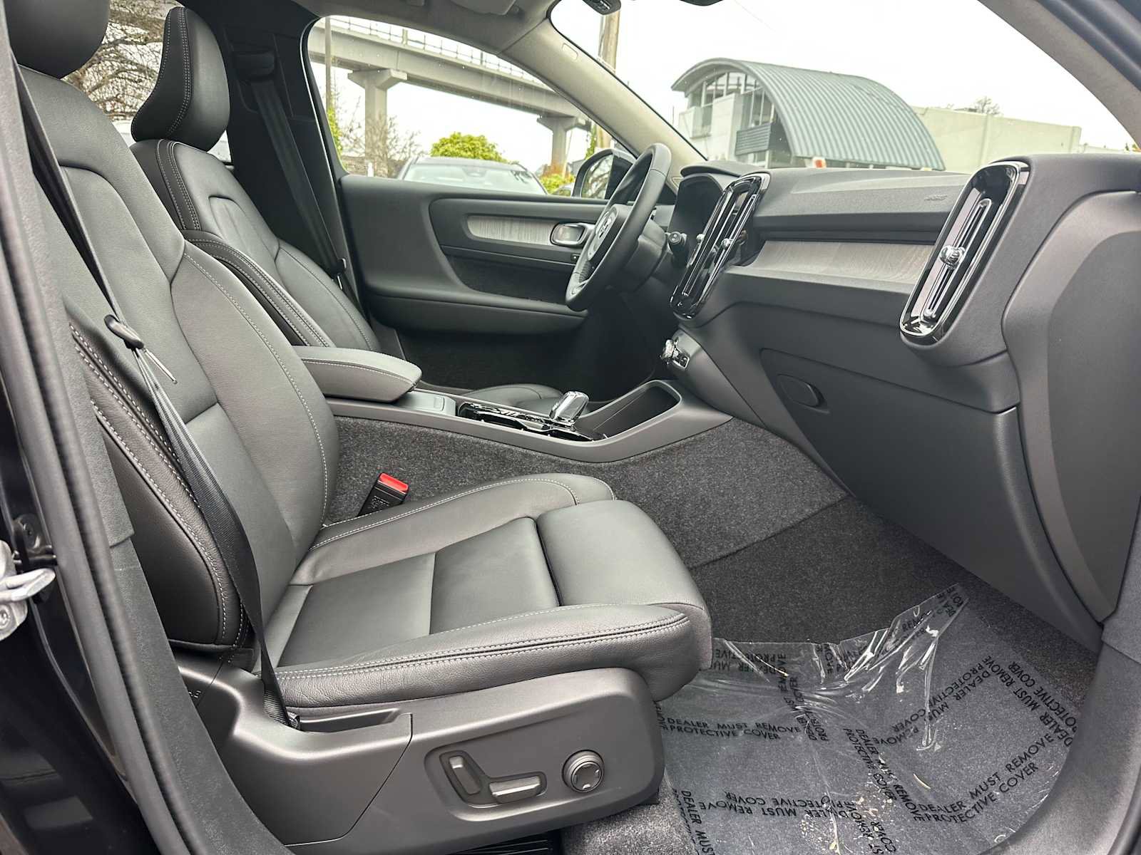 Used 2025 Volvo XC40 B5 Plus w/ Climate Package image 10