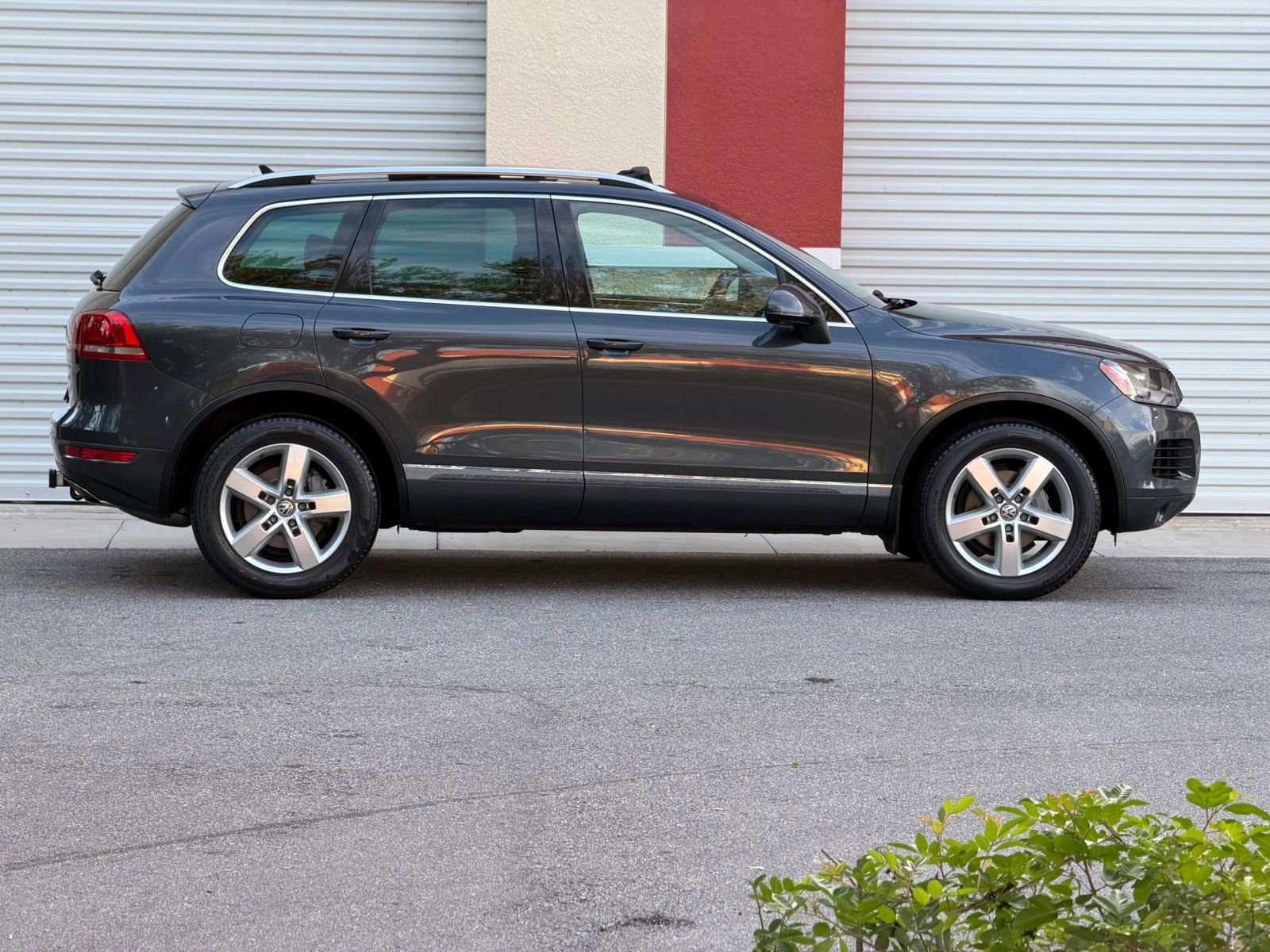 Used 2012 Volkswagen Touareg Sport AWD/4WD image 9