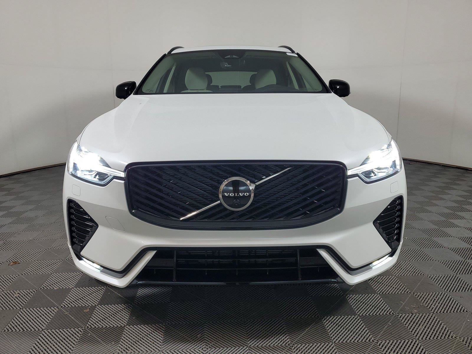 New 2027 Volvo XC60 B5 Ultra AWD/4WD image 2