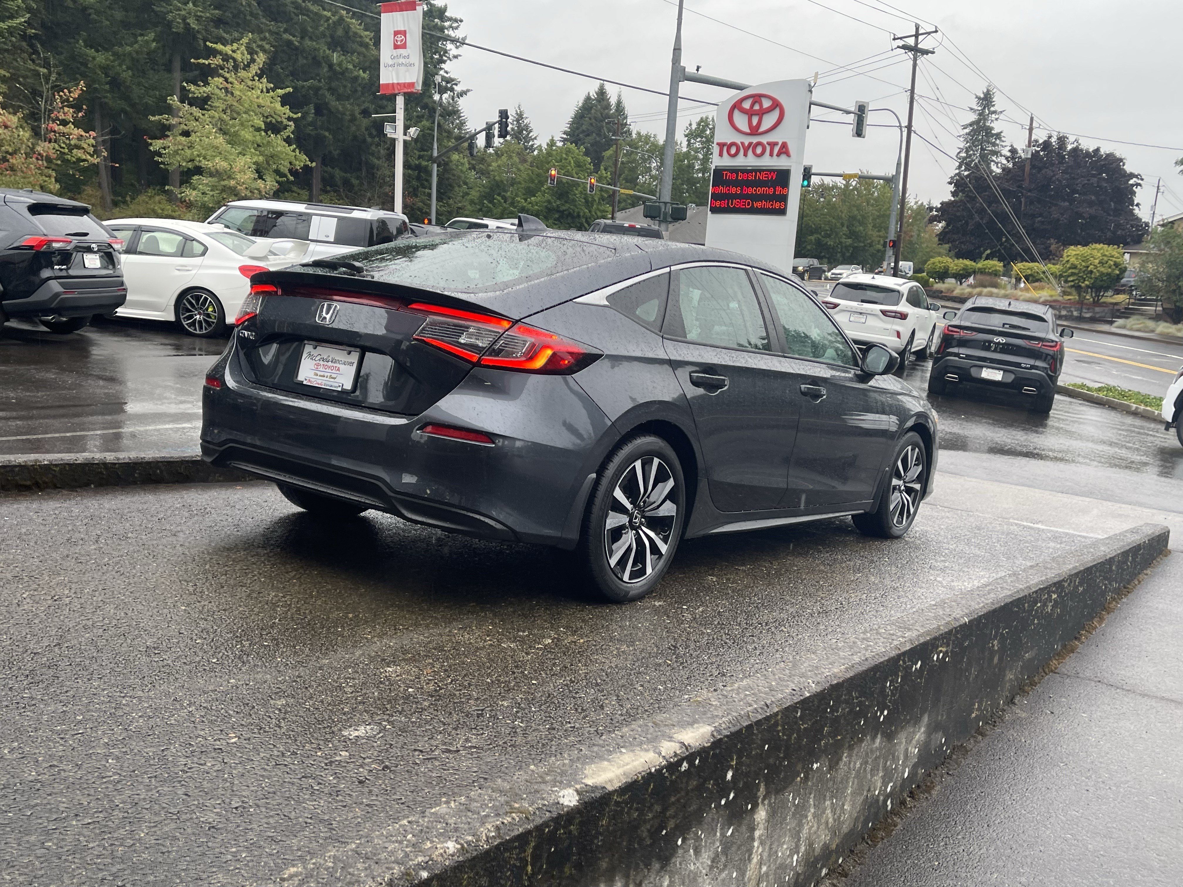 Used 2024 Honda Civic EX-L image 8