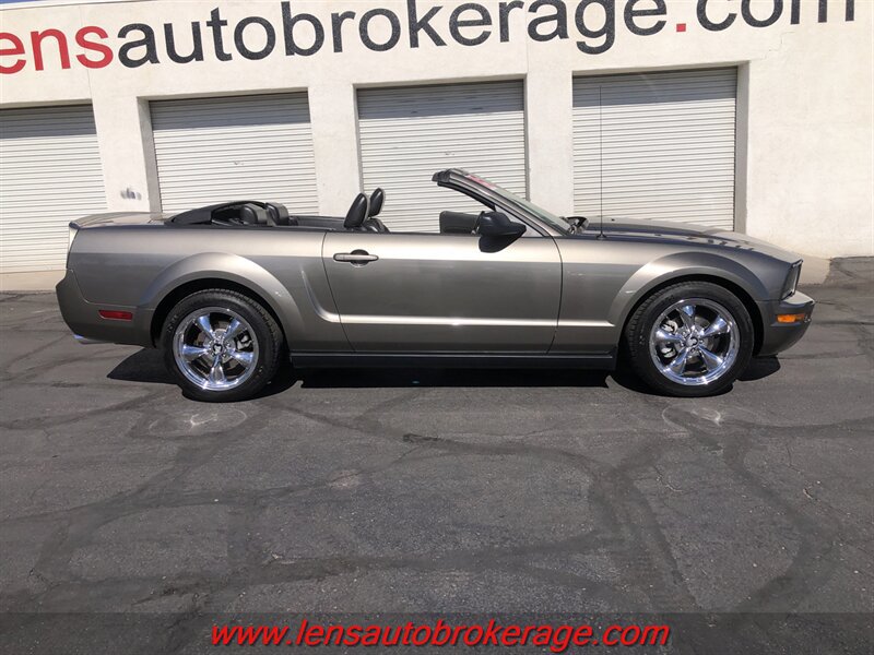 Used 2005 Ford Mustang Premium RWD image 2