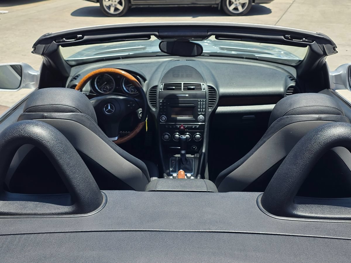 Used 2011 Mercedes-Benz SLK 350 image 13