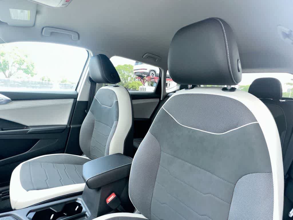 New 2026 Volkswagen Taos SE FWD image 14