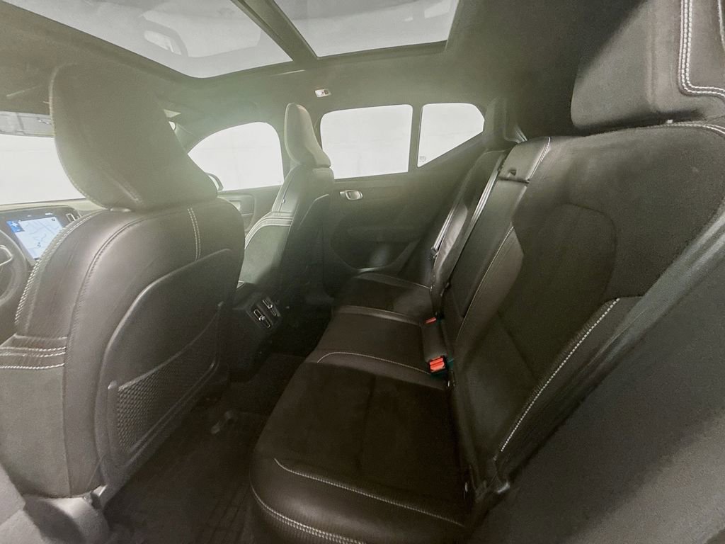Used 2021 Volvo XC40 T5 R-Design image 26