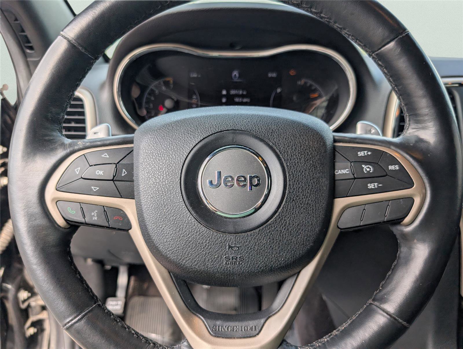 Used 2016 Jeep Grand Cherokee Laredo 75th Anniversary image 23