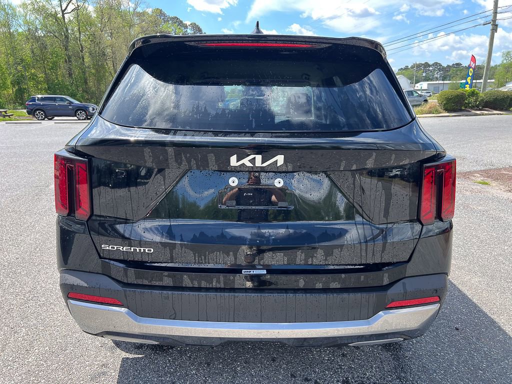 Used 2024 Kia Sorento S FWD image 4