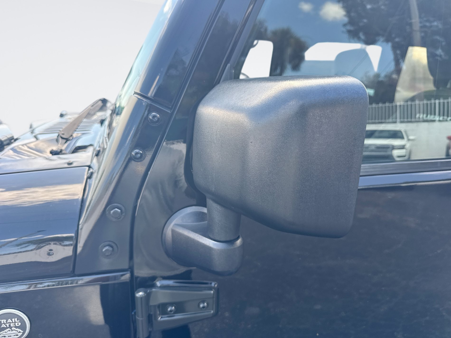 Used 2016 Jeep Wrangler Unlimited Rubicon w/ Connectivity Group AWD/4WD image 12