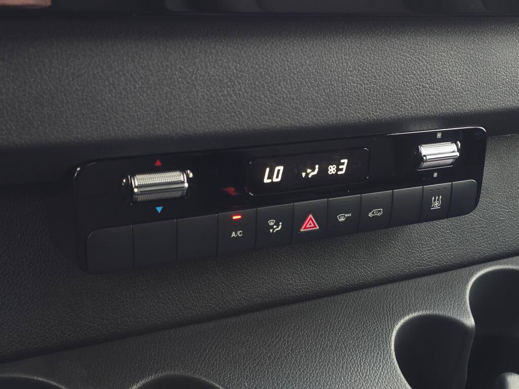 New 2025 Mercedes-Benz eSprinter 170 Cargo image 42