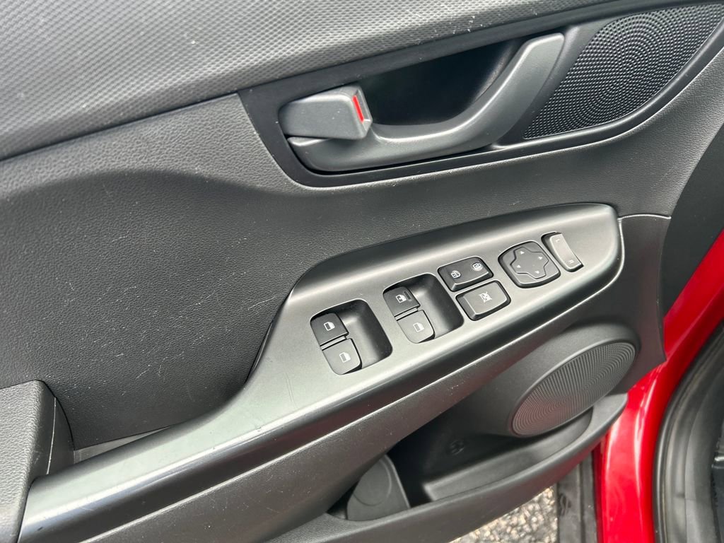 Used 2021 Hyundai Kona SE image 12