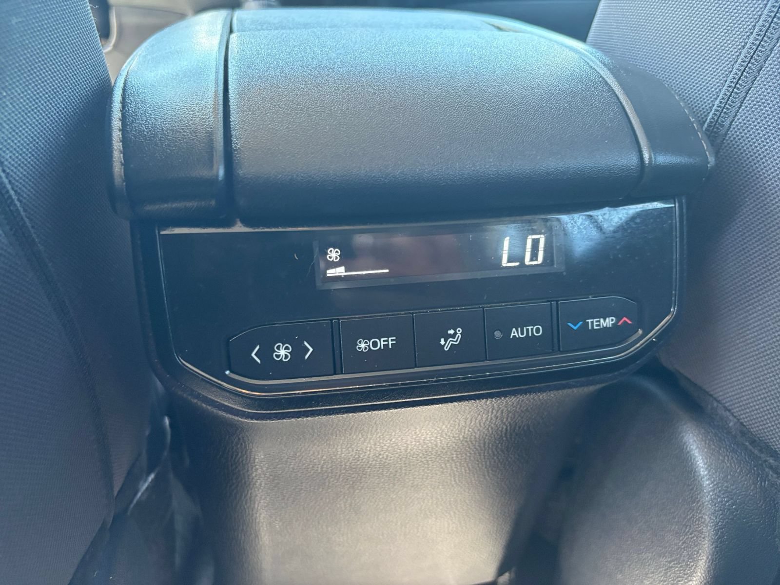 Used 2025 Toyota Highlander LE FWD image 24