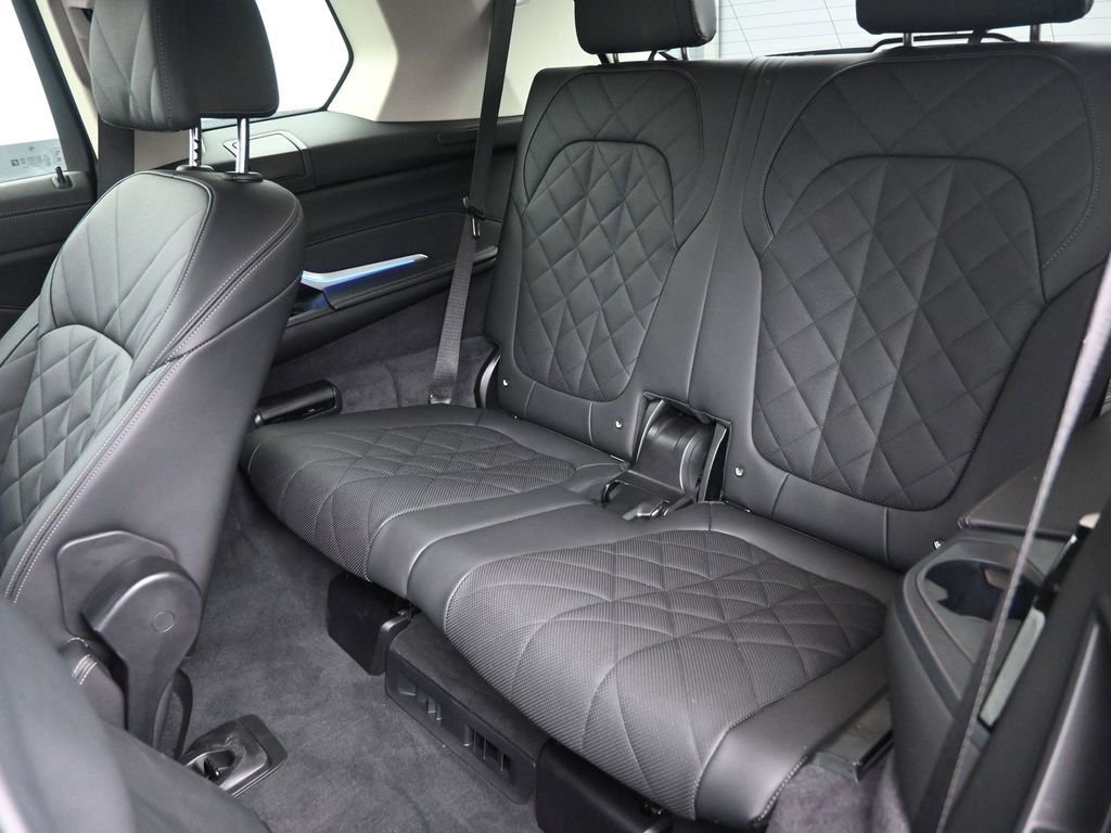 Used 2025 BMW X7 xDrive40i w/ Parking Assistance Package image 15