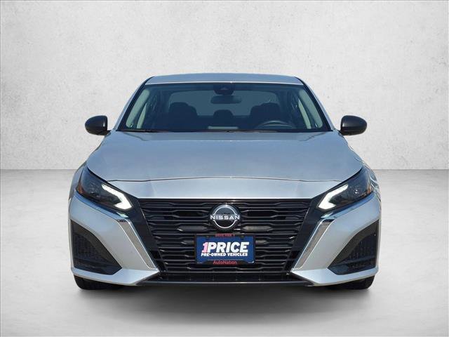 Used 2024 Nissan Altima 2.5 SV FWD image 2
