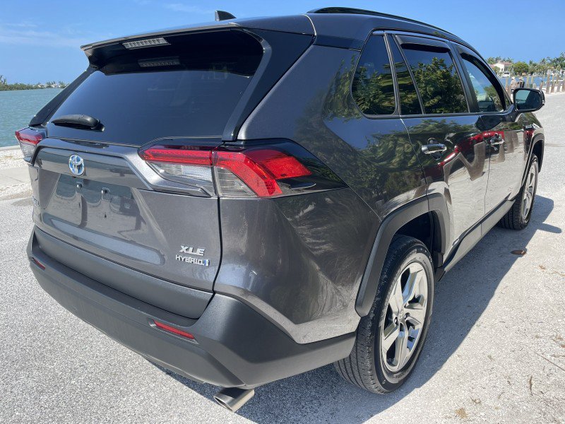 Used 2021 Toyota RAV4 XLE Premium AWD/4WD image 6