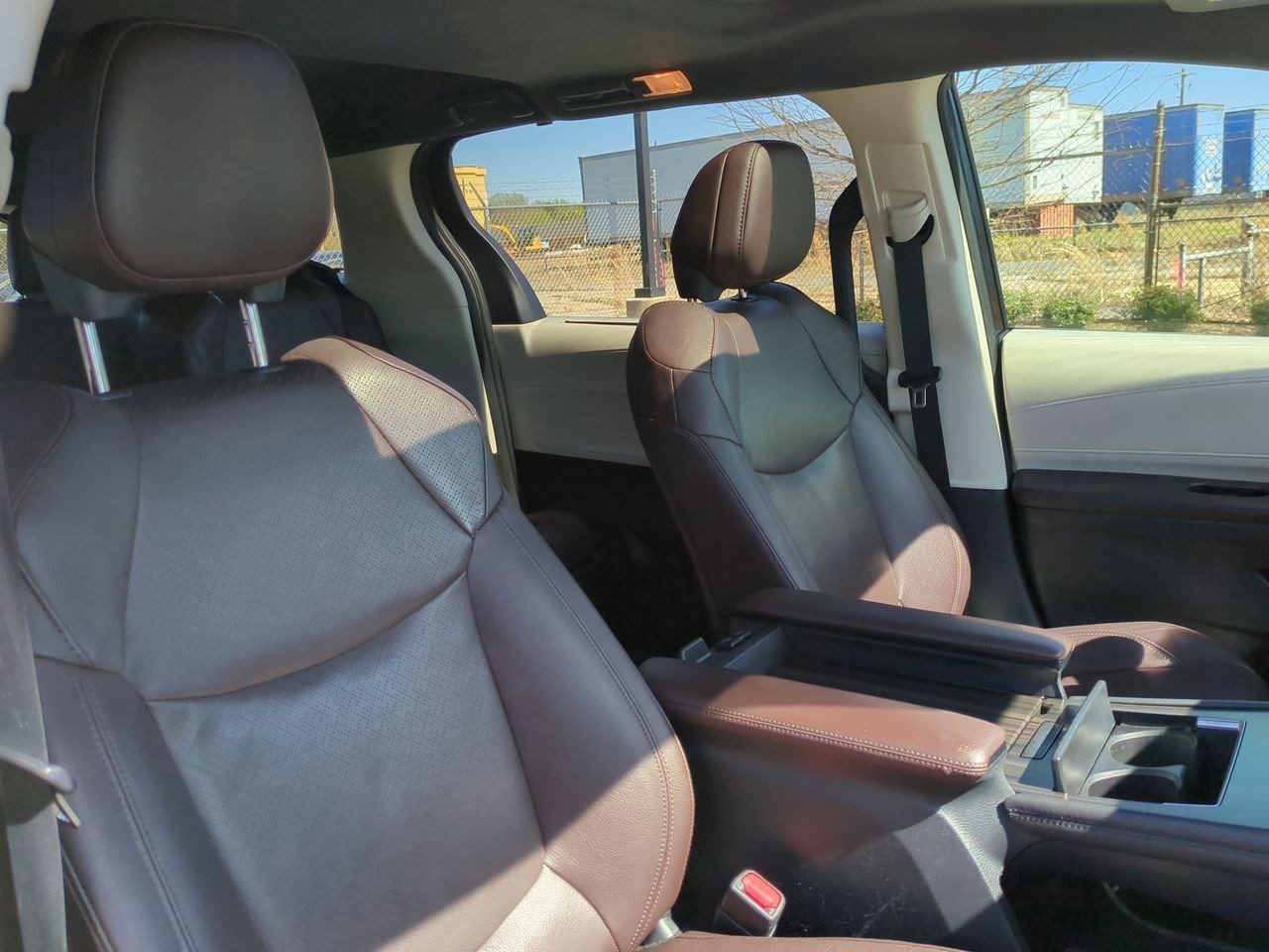 Used 2022 Toyota Sienna Platinum image 39