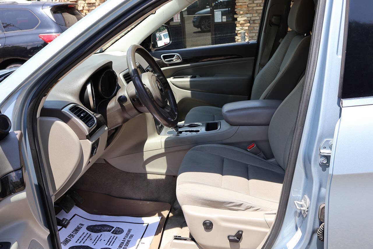 Used 2012 Jeep Grand Cherokee Laredo AWD/4WD image 14