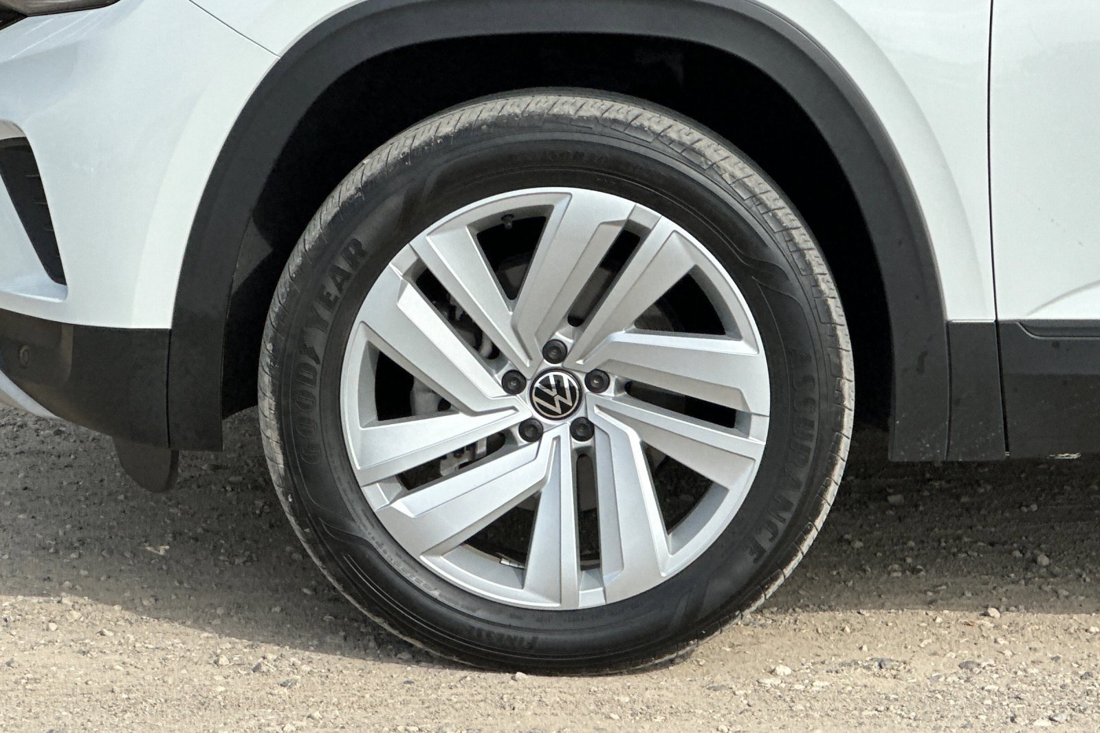 Used 2022 Volkswagen Atlas Cross Sport SE image 25