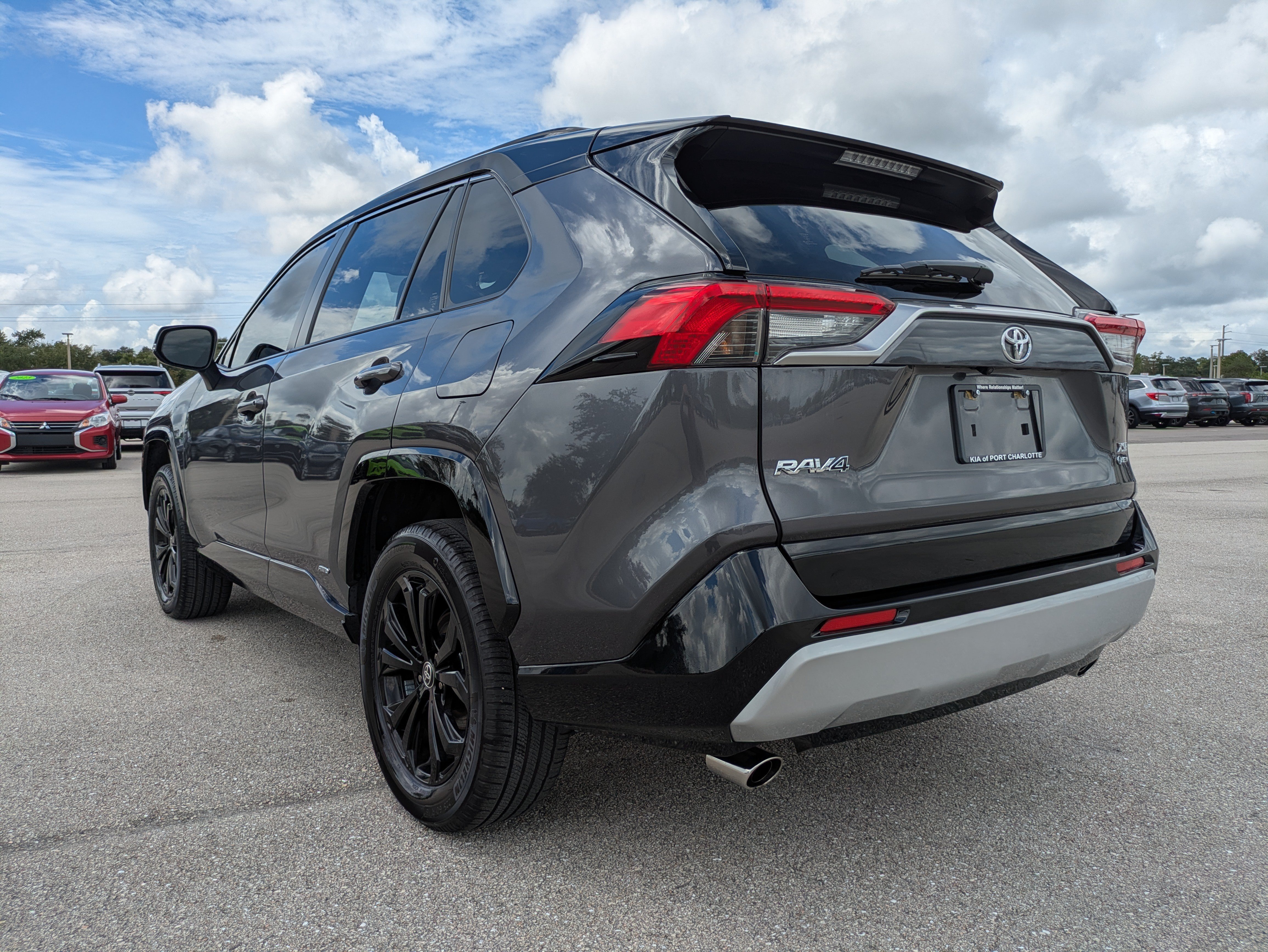 Used 2025 Toyota RAV4 XSE AWD/4WD image 6