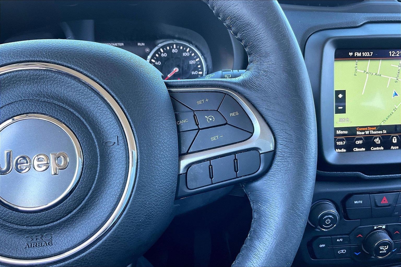 Certified 2022 Jeep Renegade Latitude w/ Convenience Group image 17