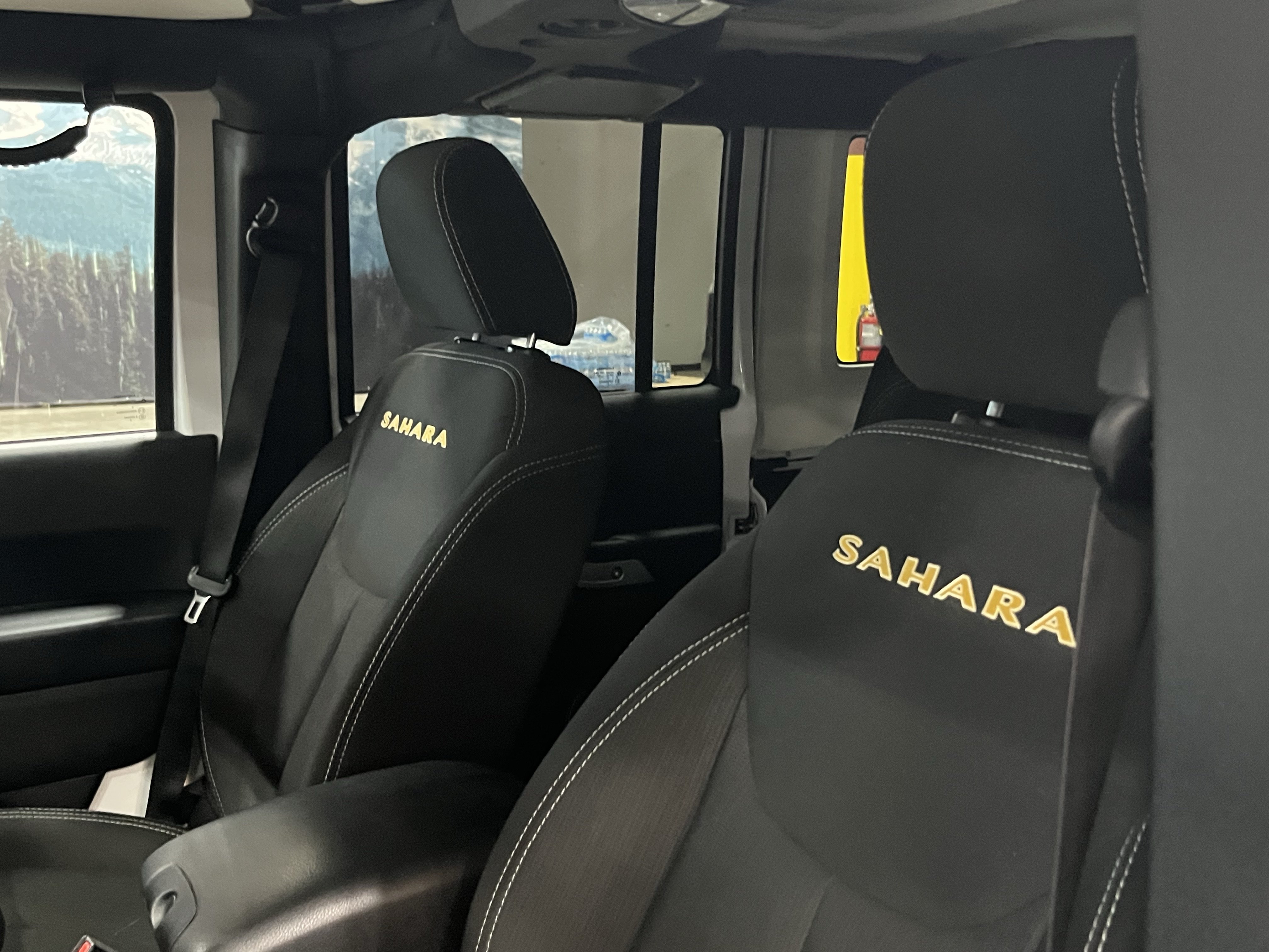 Used 2015 Jeep Wrangler Unlimited Sahara w/ Max Tow Package AWD/4WD image 16