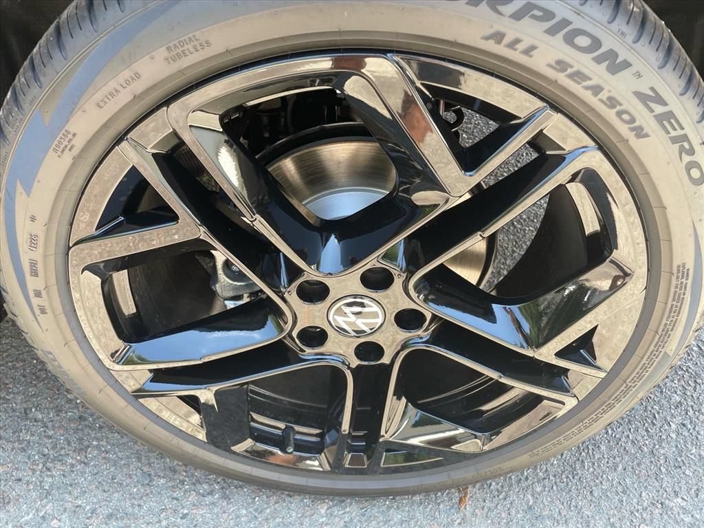 New 2026 Volkswagen Tiguan SE R-Line FWD image 9