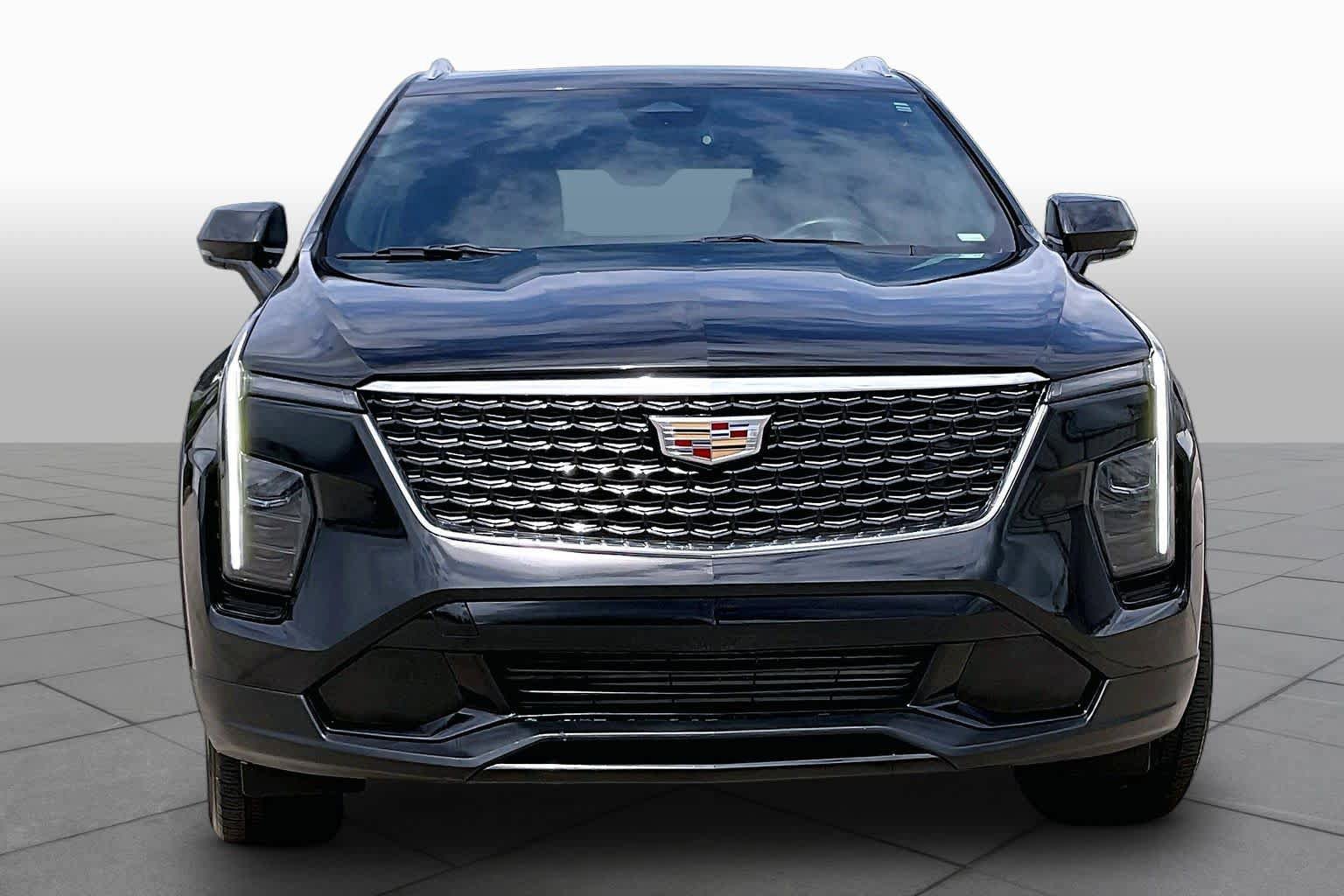 Used 2024 Cadillac XT4 Premium Luxury image 4